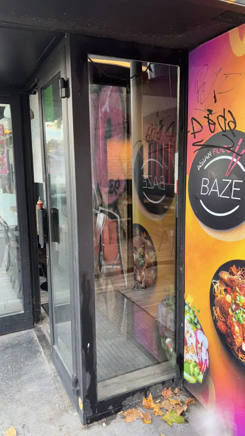 Remplacement de vitrine de magasin par Serrurerie Templier