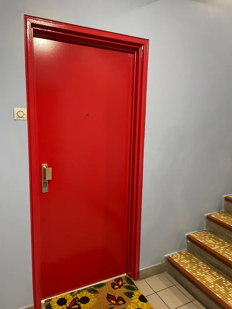 Porte blindée rouge installée par Serrurerie Templier